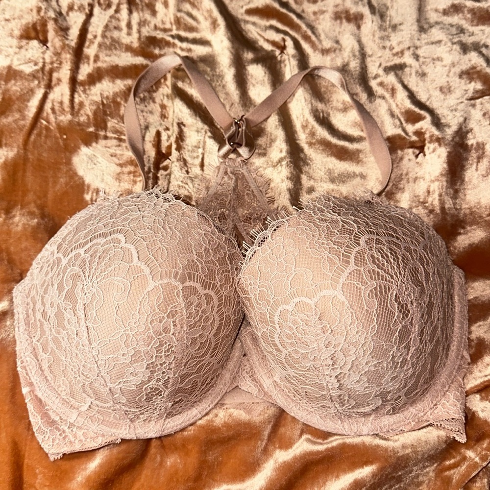 Women’s Victoria’s Secret Blush Rose Lace Front Clasp Bra